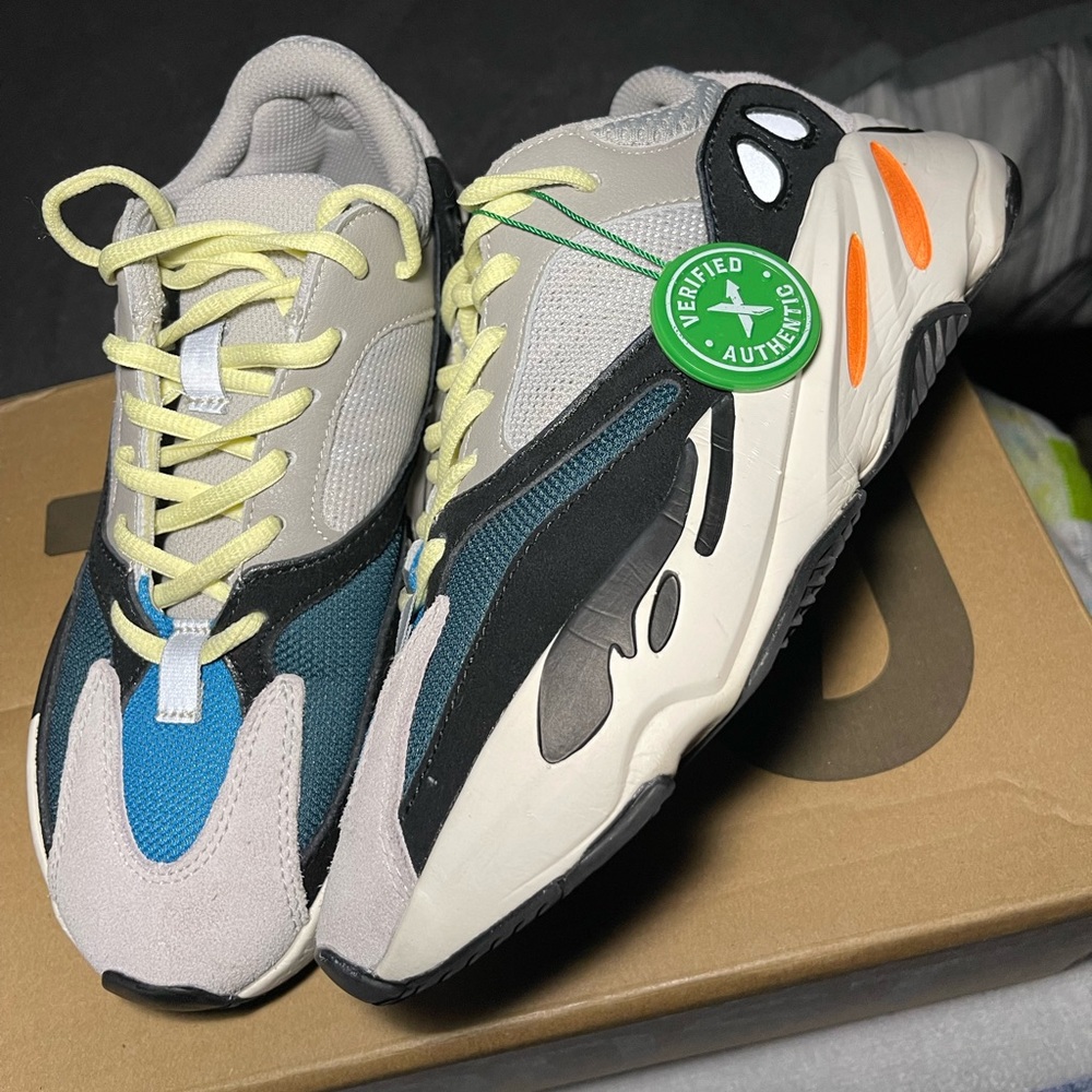Yeezy wave runner 👟